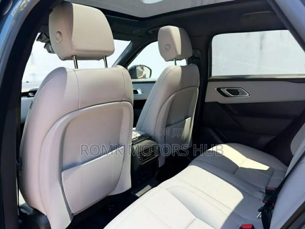 Land Rover Discovery 2025 Blue