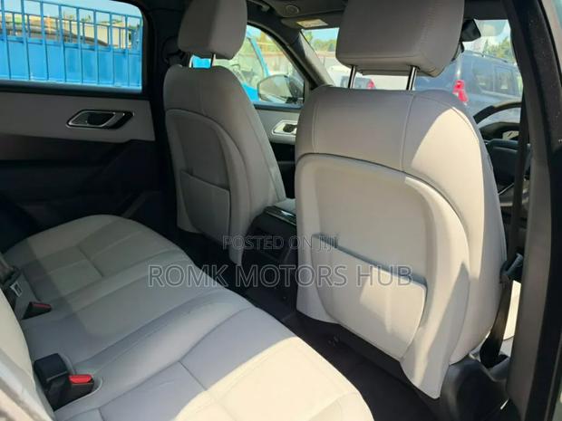 Land Rover Discovery 2025 Blue