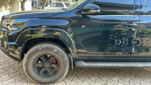 Toyota Hilux 2022 Black