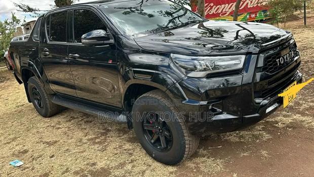 Toyota Hilux 2022 Black