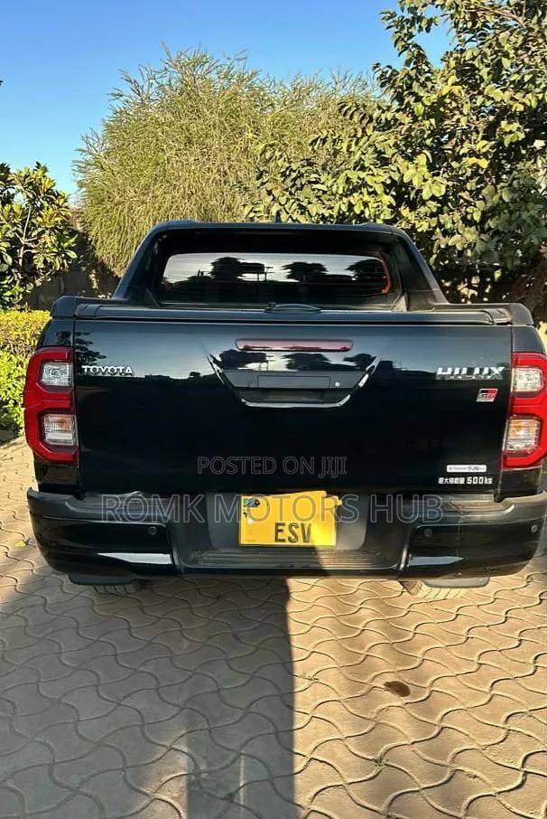 Toyota Hilux 2022 Black