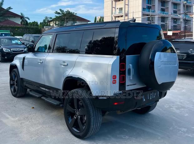 Land Rover Defender 2024 Gray
