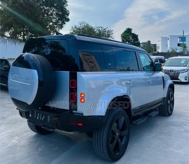 Land Rover Defender 2024 Gray