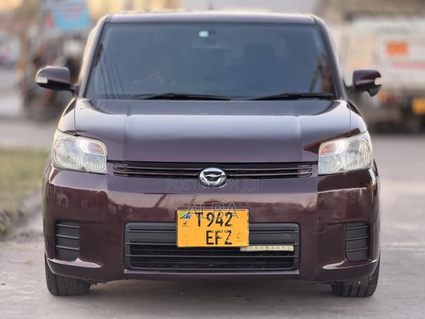Toyota Corolla Rumion Hatchback 1.5 FWD 2010 Maroon