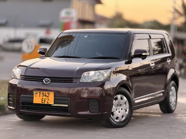 Toyota Corolla Rumion Hatchback 1.5 FWD 2010 Maroon