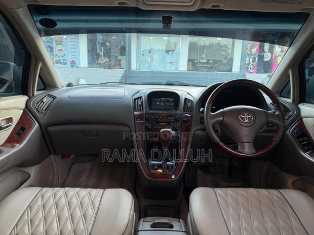 Toyota Harrier 2001 White