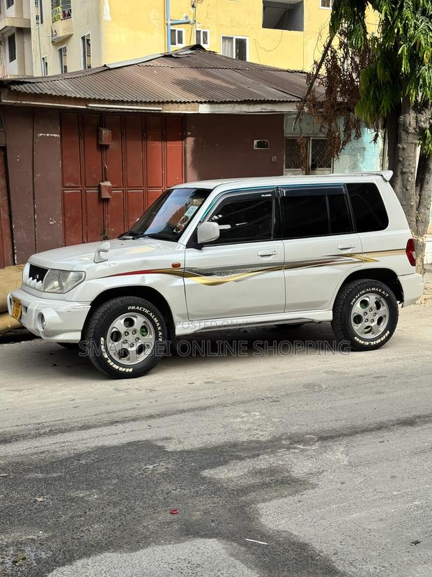 Mitsubishi Pajero 1999 White