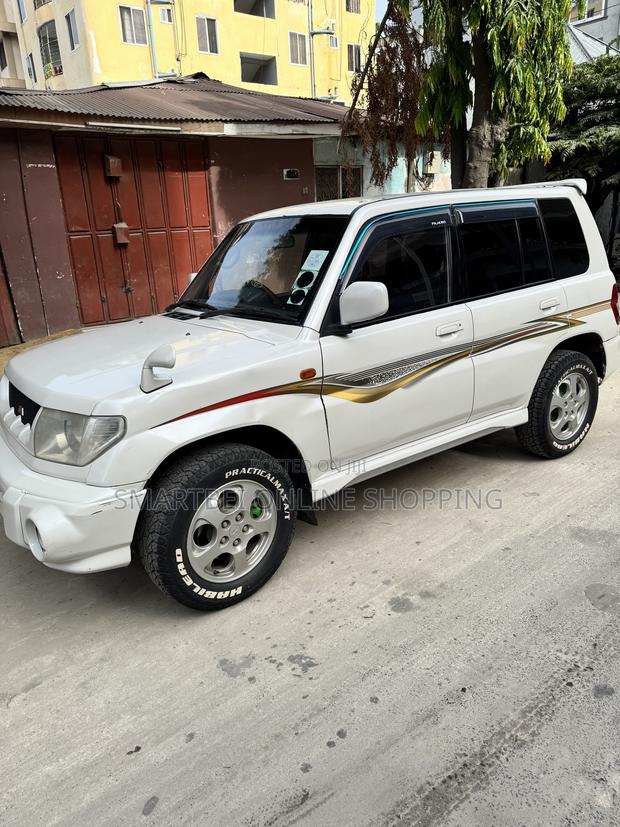 Mitsubishi Pajero 1999 White