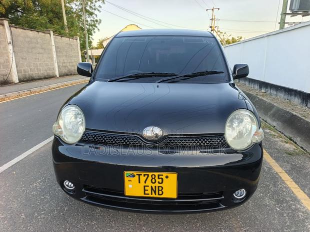 Toyota Sienta 1.5 FWD 2006 Black