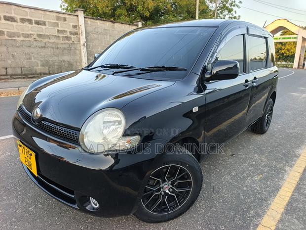 Toyota Sienta 1.5 FWD 2006 Black