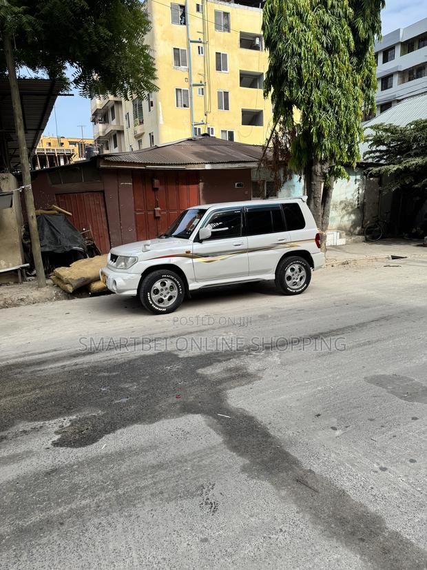 Mitsubishi Pajero 1999 White