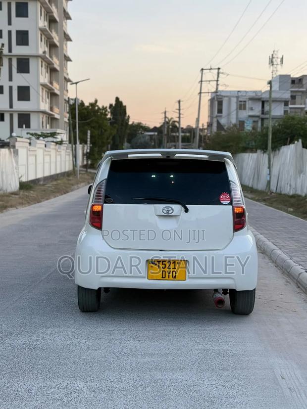 Toyota Passo 2004 White