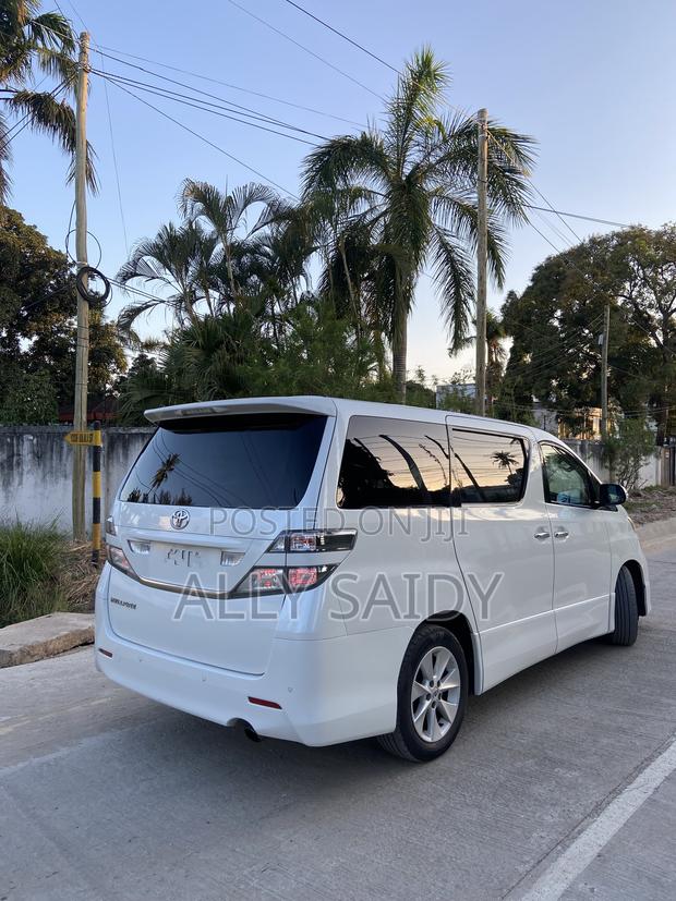 Toyota Vellfire V 2.4 4WD 7-Seater 2009 White