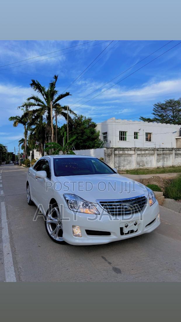 Toyota Crown 2009 White