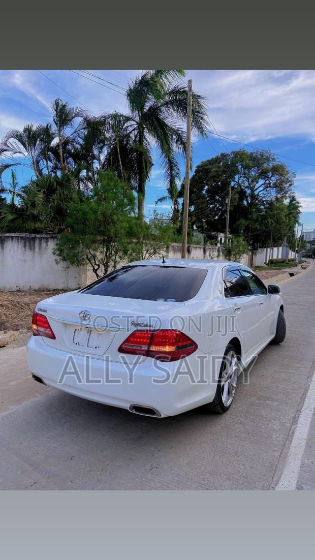 Toyota Crown 2009 White