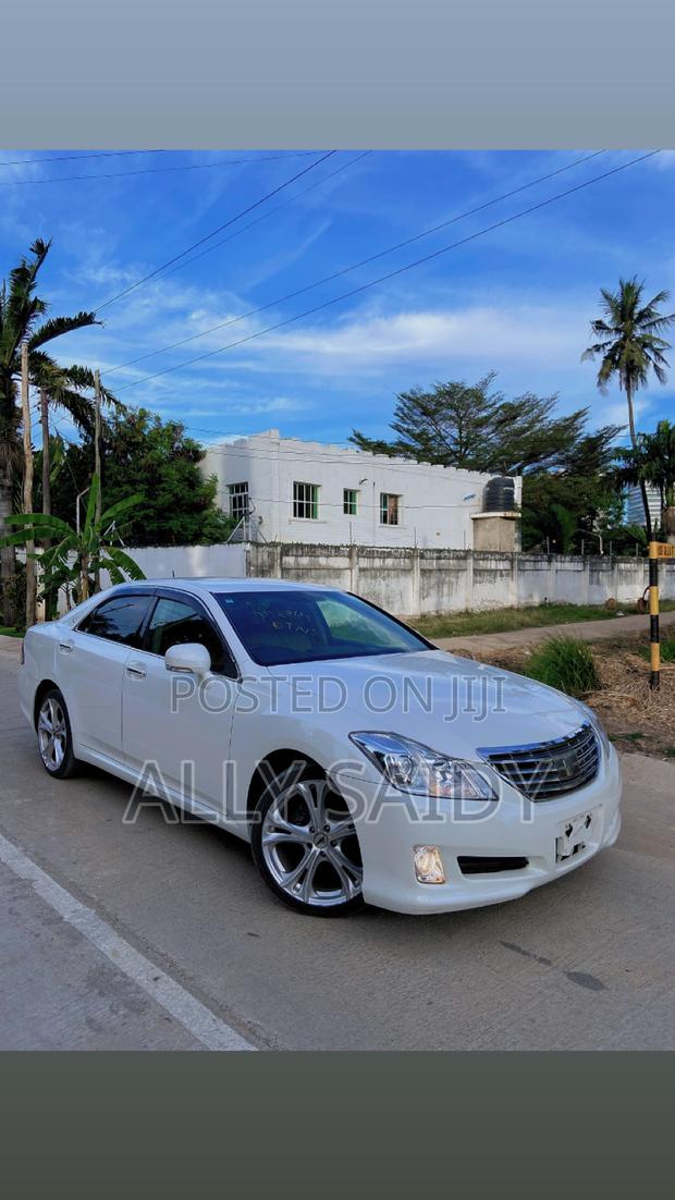 Toyota Crown 2009 White
