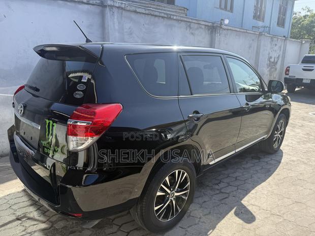 Toyota Vanguard 2011 Black