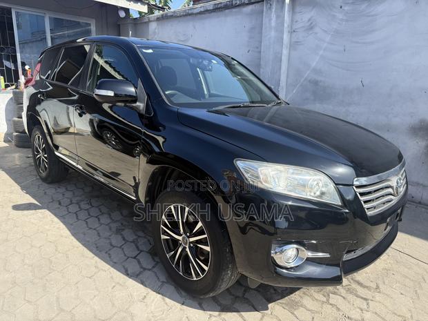 Toyota Vanguard 2011 Black