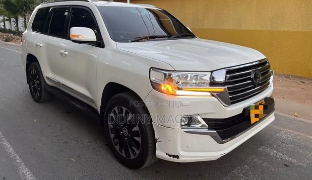 Toyota Land Cruiser 2017 White