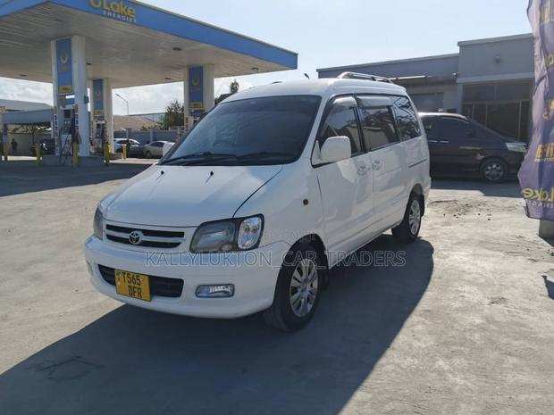 Toyota LiteAce Noah 1998 White