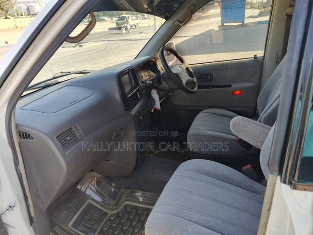 Toyota LiteAce Noah 1998 White