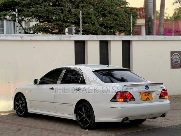 Toyota Crown 2006 White