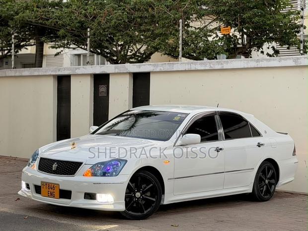 Toyota Crown 2006 White
