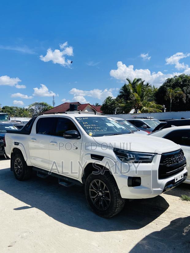 Toyota Hilux Revo Double Cab Deisel 2.4 AWD 2022 White