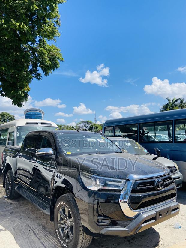 Toyota Hilux Revo Double Cab Deisel 2.4 AWD 2022 White