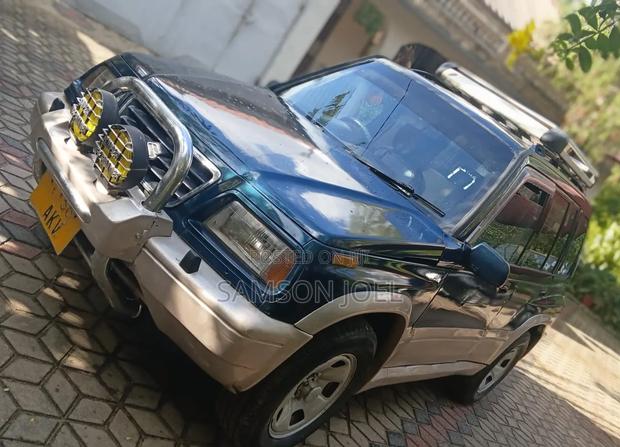 Suzuki Escudo 2000 Green
