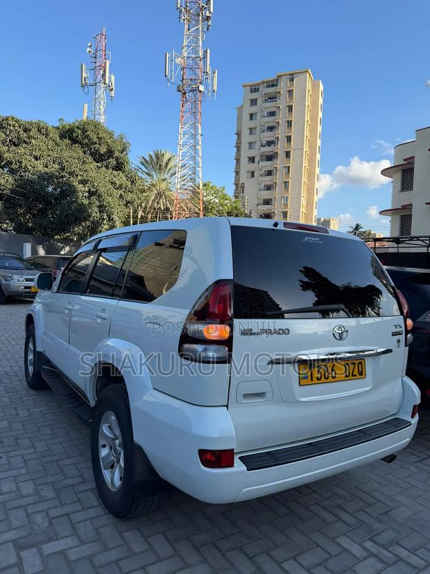 Toyota Land Cruiser Prado 2007 White