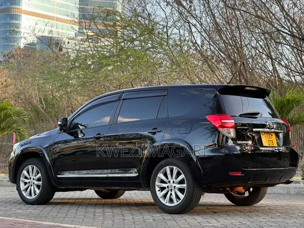 Toyota Vanguard 2011 Black
