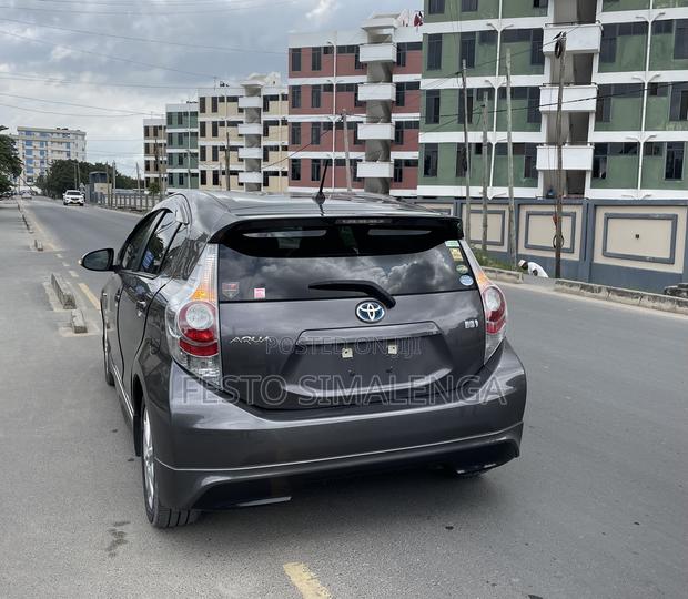Toyota Aqua 2014 Gray