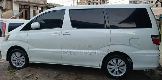Toyota Alphard 2.4 Petrol AWD 2004 White