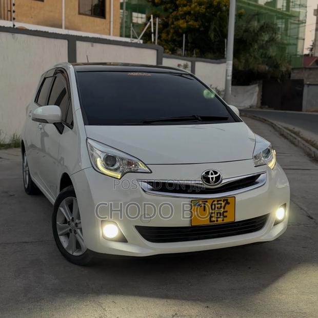 Toyota Ractis 2015 Pearl