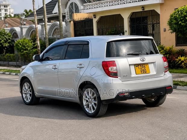Toyota IST 2010 Silver