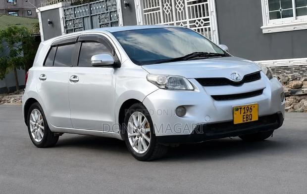 Toyota IST 2010 Silver