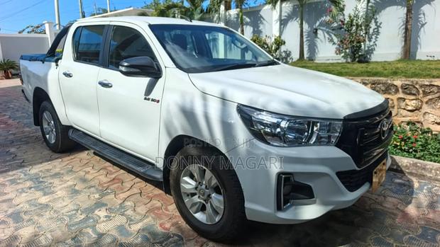 Toyota Hilux 2018 White