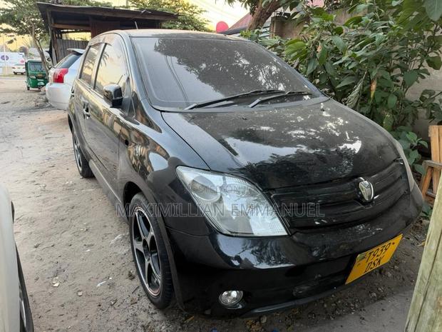 Toyota IST 2005 Black
