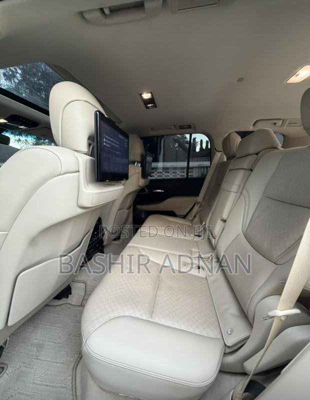 Toyota Land Cruiser LC300 2024 Pearl
