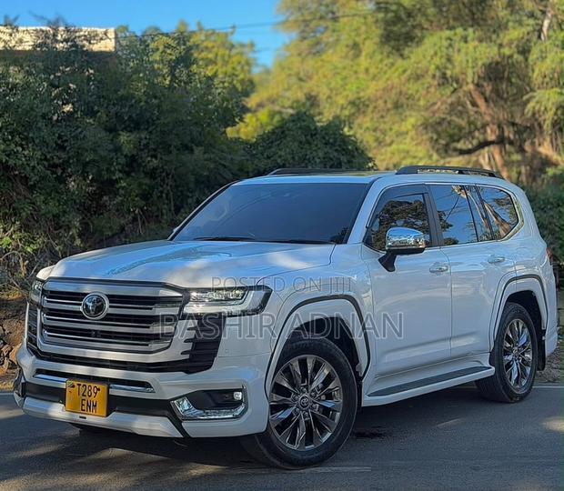 Toyota Land Cruiser LC300 2024 Pearl