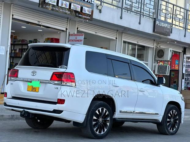 Toyota Land Cruiser 4.5 V8 TD 2017 White