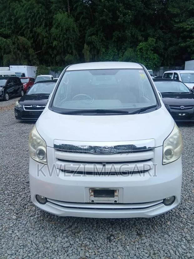 Toyota Noah 2008 White