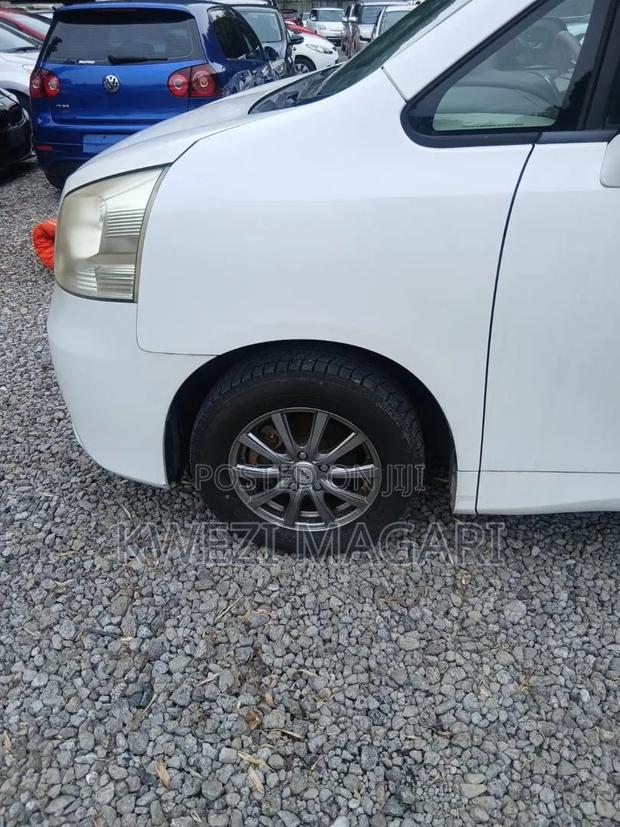 Toyota Noah 2008 White