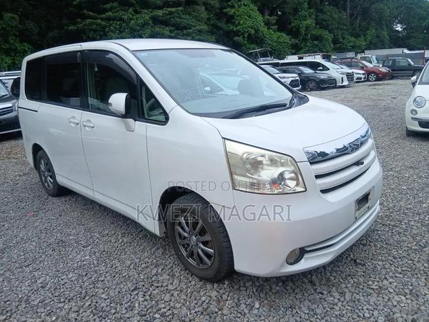 Toyota Noah 2008 White
