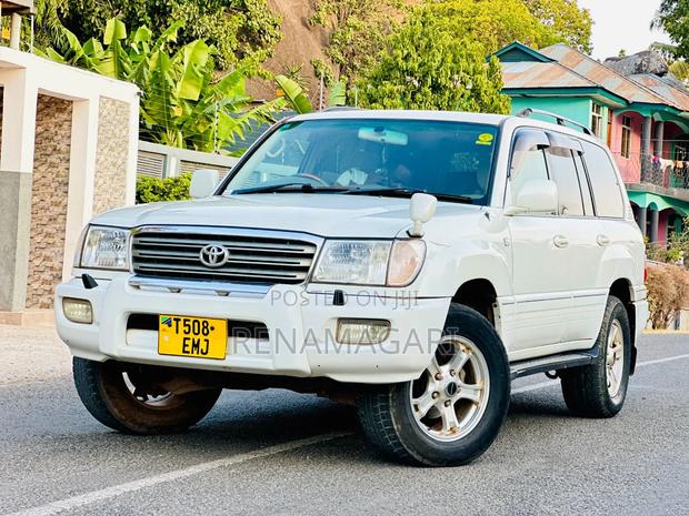 Toyota Land Cruiser 2002 White