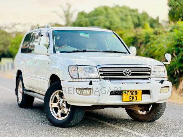 Toyota Land Cruiser 2002 White