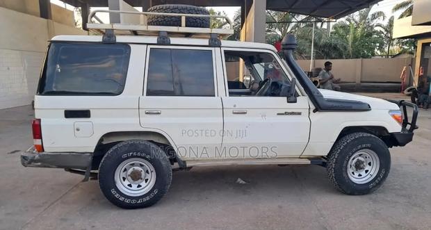 Toyota Land Cruiser 2013 White