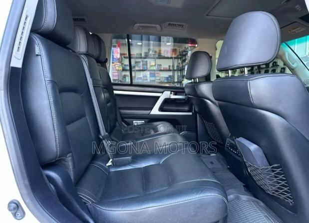 Toyota Land Cruiser 2017 White