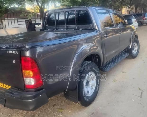 Toyota Hilux 2009 Gray